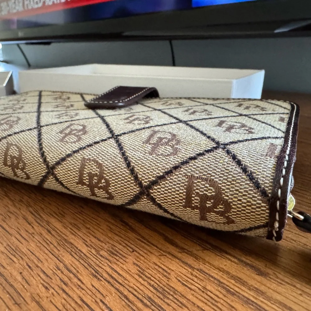 NWT Dooney and Bourke Wallet